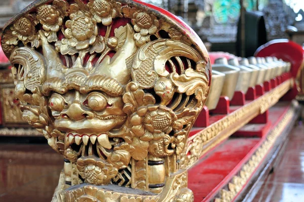 Kleine gesneden gamelan muziek gongs, Ubud, Bali, Indonesië — Stockfoto