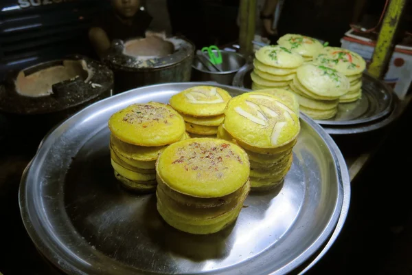 Tradiční barmské street food palačinky v Rangúnu, Barma — Stock fotografie