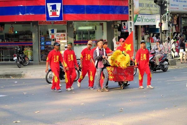 Dragon dance troupes at Tet new Year celebration, Ho Chi Minh city, Vietnam — Stock Photo, Image