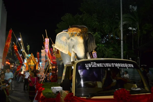 Loy Krathong festival parade for Yee Peng, Chiang Mai, Thailand — Stock Photo, Image