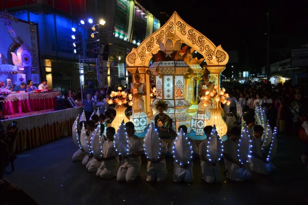 Loy Krathong festival desfile para Yee Peng, Chiang Mai, Tailândia — Fotografia de Stock