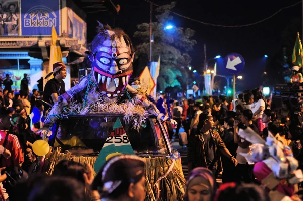 Máscara Rua arte carro, Yogyakarta cidade festival desfile — Fotografia de Stock