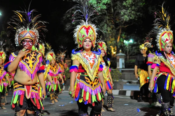 Coberturas para a cabeça tradicionais, Yogyakarta cidade festival desfile — Fotografia de Stock