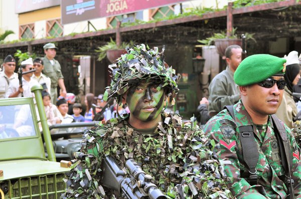 Солдаты в форме, военный парад в Джокьякарте
