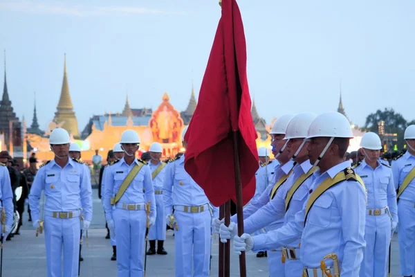 Katonai felvonulás a Thai király születésnapja, Thaiföldön egy nagy nyaralás — Stock Fotó