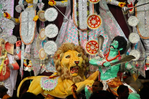 印度教女神 Pandal，临时寺为杜尔加课诵，加尔各答的偶像 — 图库照片