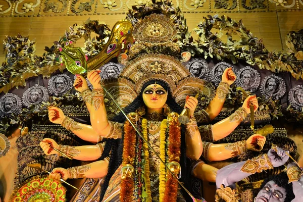 Hinduiska gudinnan Idol i Pandal, tillfälliga tempel för Durga Puja, Kolkata — Stockfoto