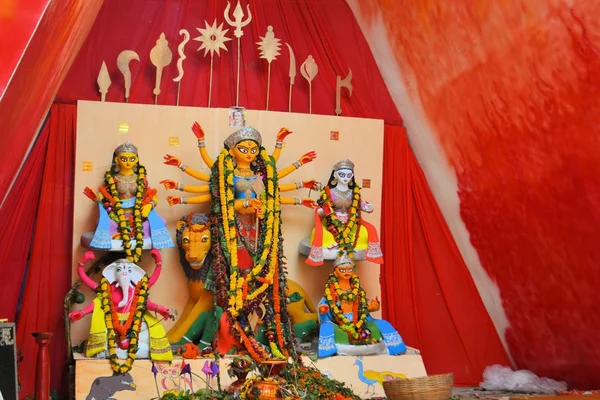 Hinduiska gudinnan Idol i Pandal, tillfälliga tempel för Durga Puja, Kolkata — Stockfoto