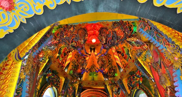 Belső Pandal ideiglenes templomot szentelt Hindu istennő Durga, Kolkata — Stock Fotó