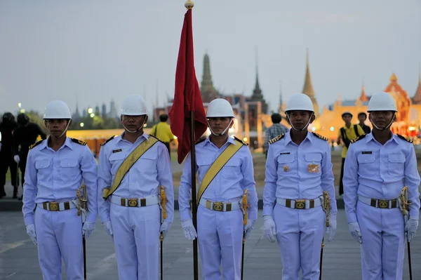 Katonai felvonulás a Thai király születésnapja, Thaiföldön egy nagy nyaralás — Stock Fotó