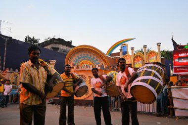 Pandal, müzisyenler oyna Durga Puja, Kolkata