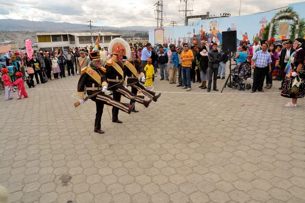 Soldiers march at La Fiesta de la Mama Negra traditional festival — Stock Photo, Image