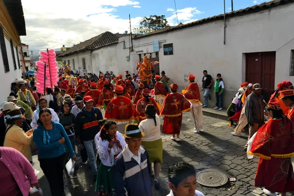 Geçit töreni sırasında La Fiesta de la Mama Negra geleneksel festival — Stok fotoğraf