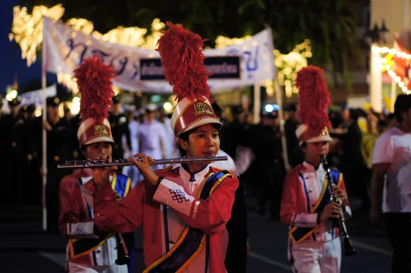 Vojenských hudebníků k narozeninám thajských králů, hlavní dovolenou v Thajsku — Stock fotografie