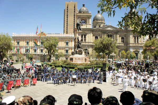 Cuerpo de música militar está tocando en Plaza Murillo para dia del mar Bolivia — Foto de Stock