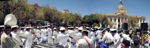 Katonai zene corp játszik a Plaza Murillo a dia del mar, La Paz, Bolívia — Stock Fotó