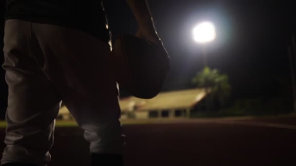 Filmati Slow Motion Giocatore Football Americano Con Pallone Calcio Durante — Video Stock