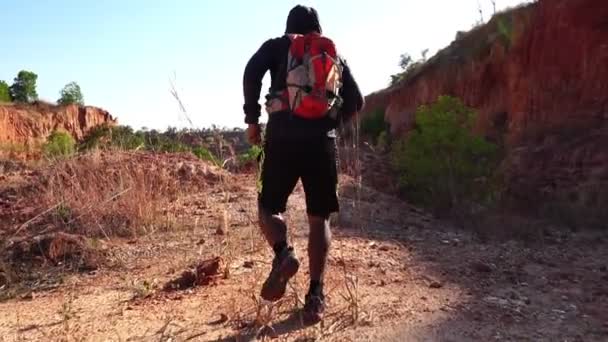 Beelden Slow Motion Man Runner Training Bergen — Stockvideo