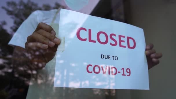 由于Covid 19病毒 企业正在崩溃 商店被贴上关闭商店的标签 — 图库视频影像