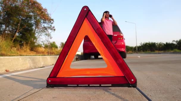 Footage Woman Calling Phone Help Because Her Car Broken Red — Stockvideo