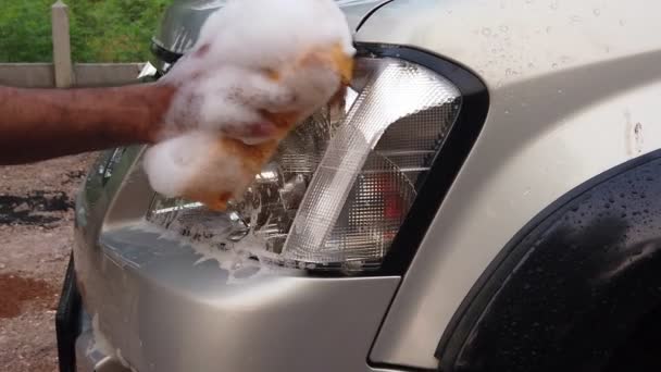 男人洗车的镜头 — 图库视频影像