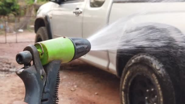 Nagranie Kobiety Myjącej Samochód — Wideo stockowe