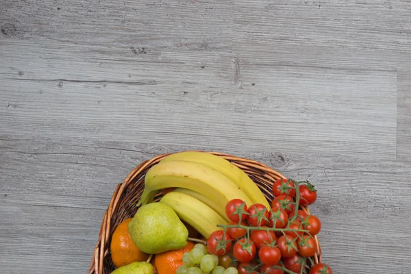 Fruit in basket — Stock Photo, Image