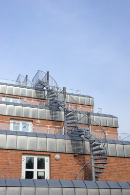 Binanın bir parçası olan yangın kaçış merdiveni