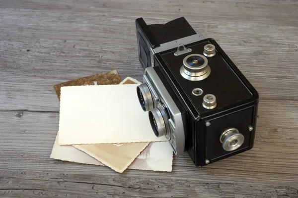 Стара ретро камера на дошках — стокове фото