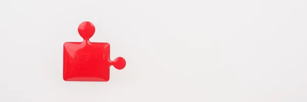 Darab az elszigetelt piros puzzle — Stock Fotó