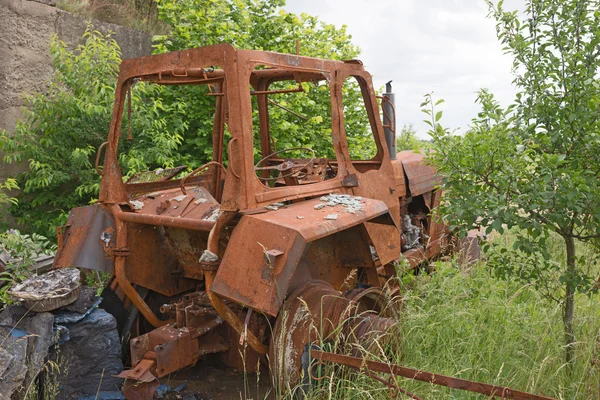 Vecchio trattore vintage arrugginito — Foto Stock