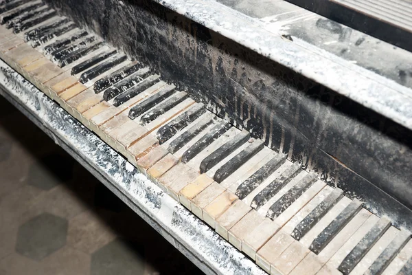 Λεπτομέρεια από παλιό βρώμικο πιάνο πληκτρολόγιο — Φωτογραφία Αρχείου