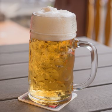 Bira bardağı bir tablo