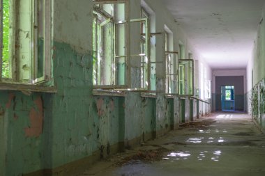 Karanlık koridor, gizemli ve tehlikeli bir yer