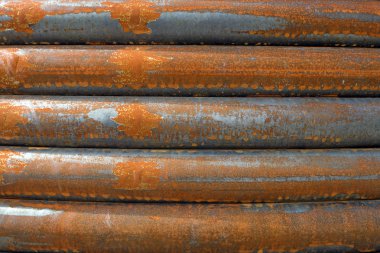 Kavisli ve paslı çelik borular