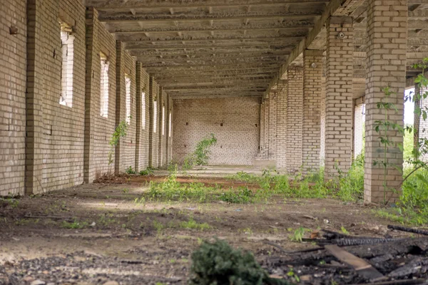 Заброшенный пустой зал — стоковое фото