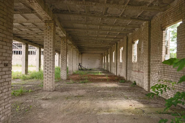Заброшенный пустой зал — стоковое фото
