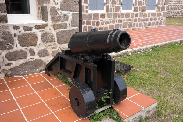 Antiguo cañón utilizado como sistema de defensa en Fort Shirley — Foto de Stock