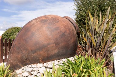 Tek bir büyük antik seramik kap