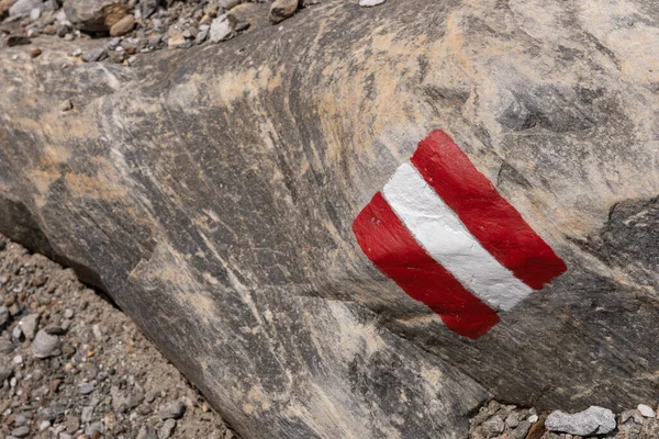 奥地利阿尔卑斯山岩石上的痕迹标记 奥地利蒂罗尔 — 图库照片