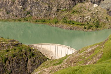 Grossglockner Dağı 'nın altındaki Margaritze Barajı' nda. Avusturya. Avrupa