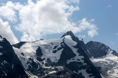 Avusturya 'daki Grossglockner manzarası. Avusturya 'nın en yüksek dağı