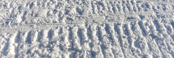 Marques Piste Motoneige Sur Neige Fond Enneigé Panoramique — Photo