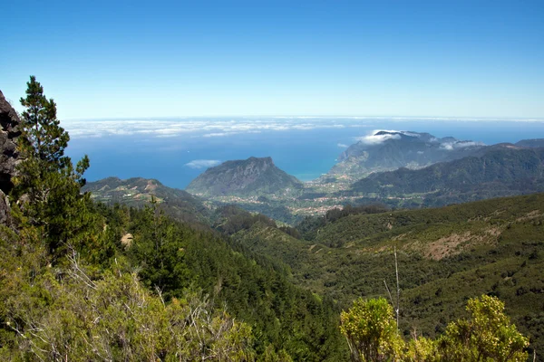 Vista da costa norte da Madeira — Fotografia de Stock