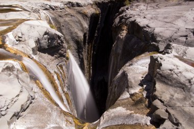 Trois Roches şelale