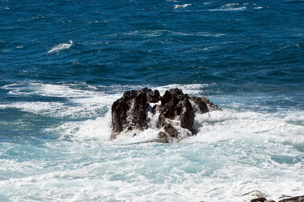 Vagues sur la côte atlantique — Photo