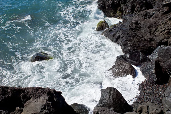 Atlantik kıyısında dalgaları — Stok fotoğraf