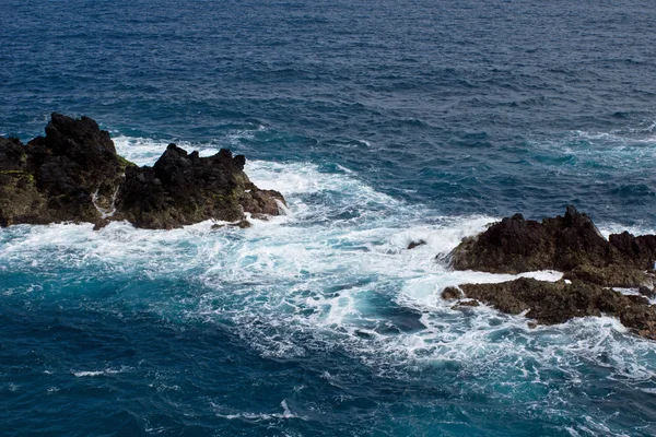 Piscina natural en el Océano Atlántico — Foto de Stock