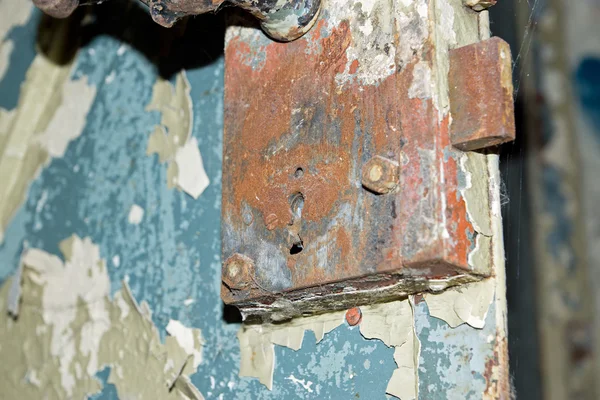 Vieja manija oxidada de la puerta de metal — Foto de Stock