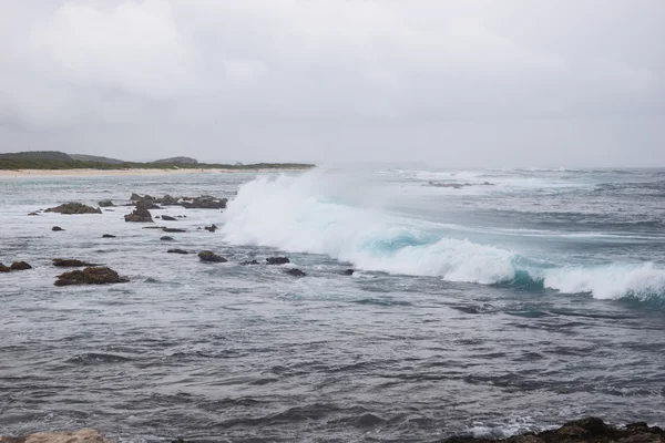 Kraftfull splash sea wave — Stockfoto